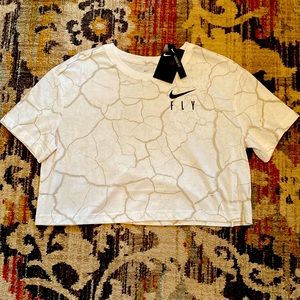 Women’s loose fit Nike cropped t-shirt